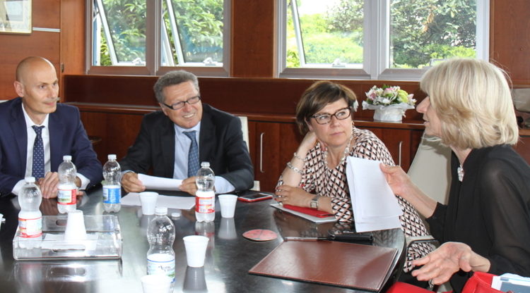 de-micheli-e-costi_1 L'Assessore Regionale Palma Costi parla ai vertici della cooperativa di Concordia