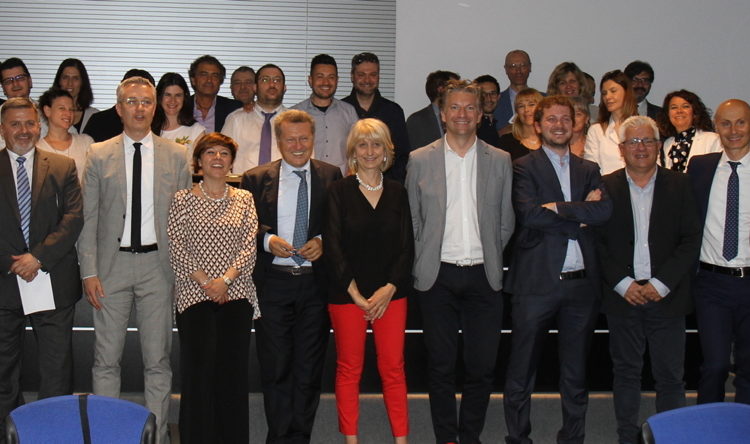 de-micheli-e-costi_4 Foto di gruppo al termine dell'incontro fra le Istituzioni Nazionali e Regionali e i lavoratori di CPL
