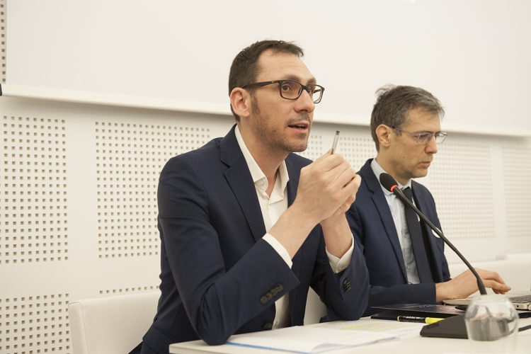 On. Claudio Cominardi Sottosegretario al Ministero del Lavoro e delle Politiche Sociali, Sen. Gianni Girotto Presidente 10a Commissione Industria, Commercio e Turismo